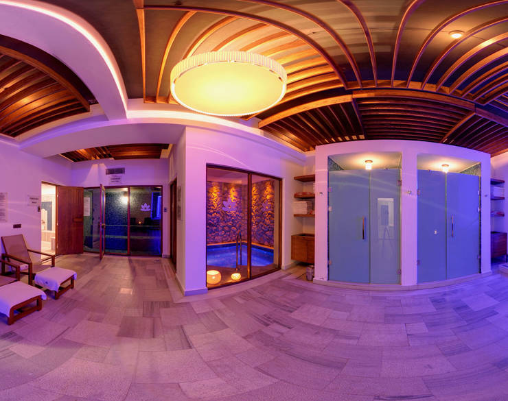 Montana Pine Spa showers and jacuzzi